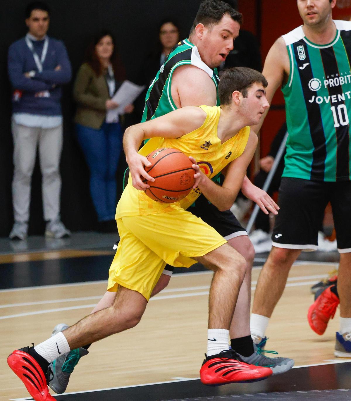 Éxito del Aderes Burjassot, equipo que representa al Valencia Basket en la Copa Campeones