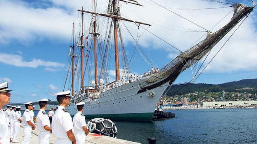 El Juan Sebastián de Elcano arriba el lunes a Marín tras su 80º crucero de instrucción