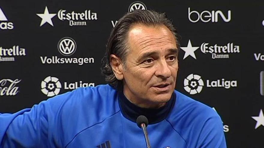 Prandelli, a sus jugadores: "Quién no esté dispuesto a todo, que se vaya fuera"