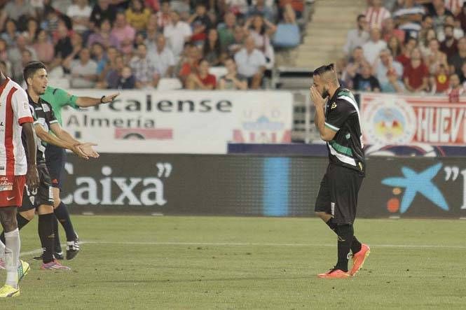 El Córdoba CF arranca un punto en Almería