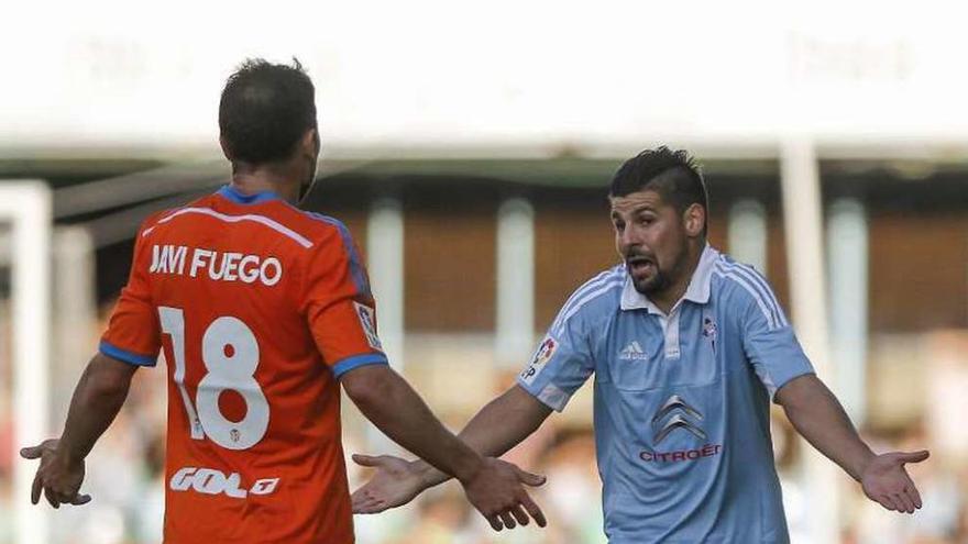 Nolito recrimina una acción a Javi Fuego.