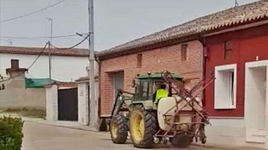 La desinfecciÃ³n viaria con tractores llega a otros pueblos del alfoz de Toro