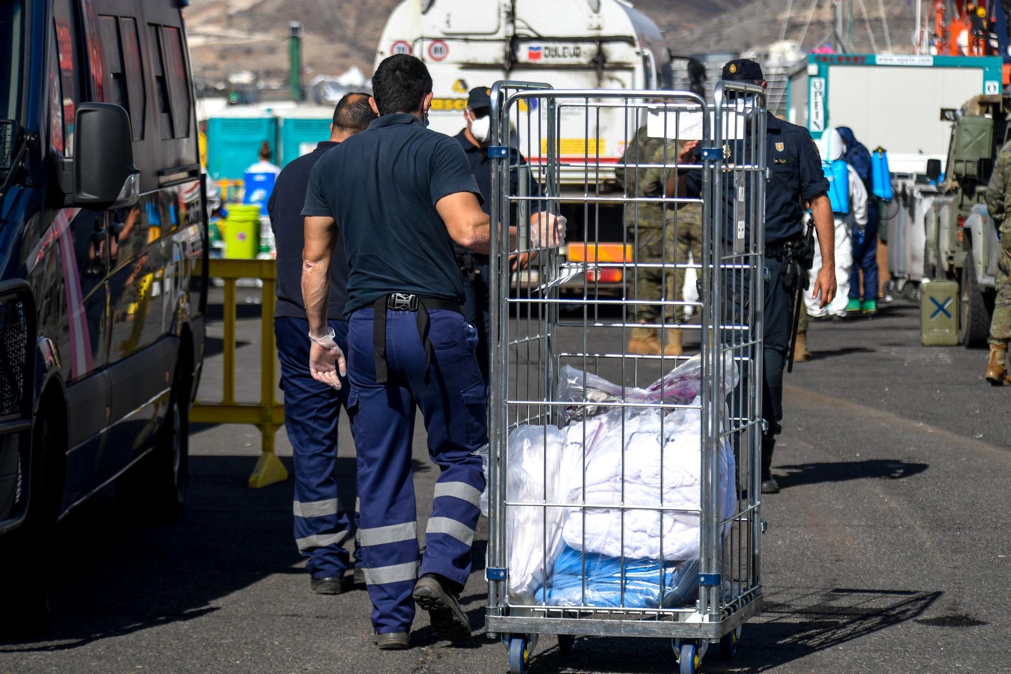 Desmantelan el campamento de migrantes de Arguineguín