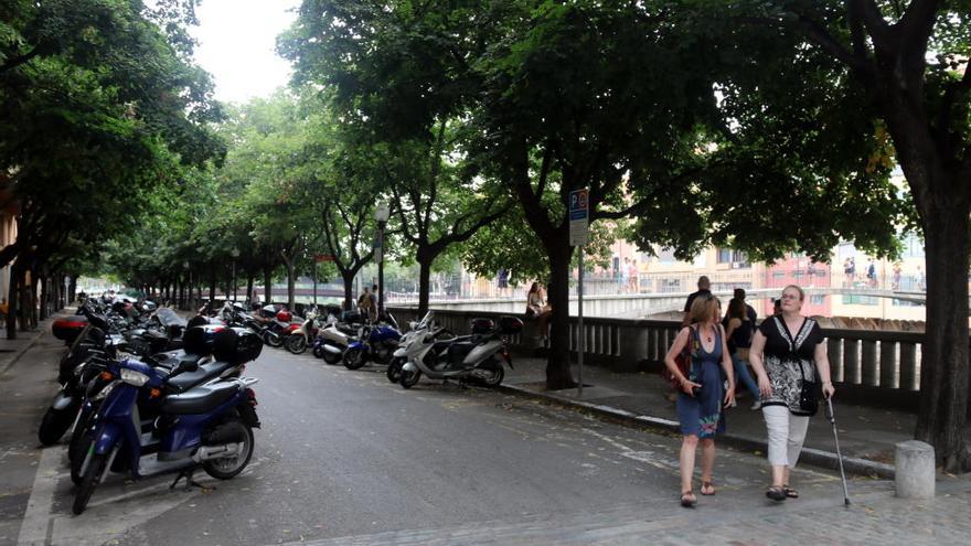 Milloraran el paviment de carrers de nou barris de Girona