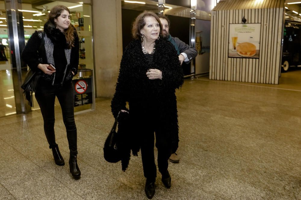Claudia Cardinale llega al aeropuerto de Son Sant Joan
