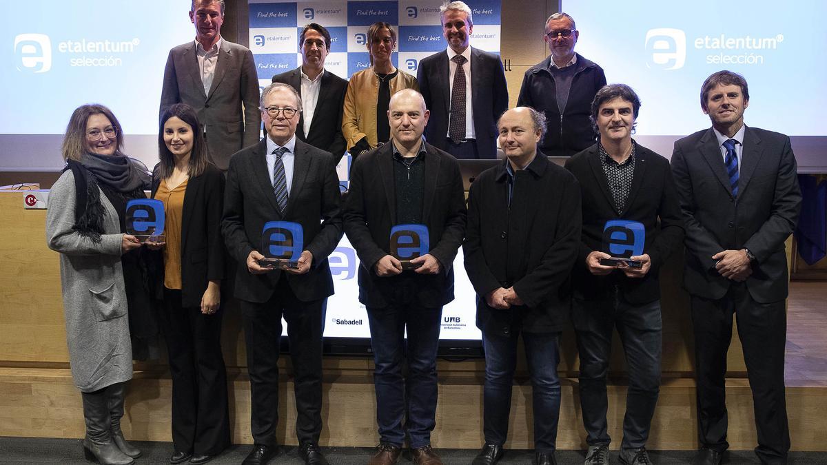En la parte superior, comité de expertos y alcaldesa de Sabadell y en la parte inferior los premiados (de izquierda a derecha): Motor Munich, Josep M.Martí de Moventia, Cafés Pont i Innova.