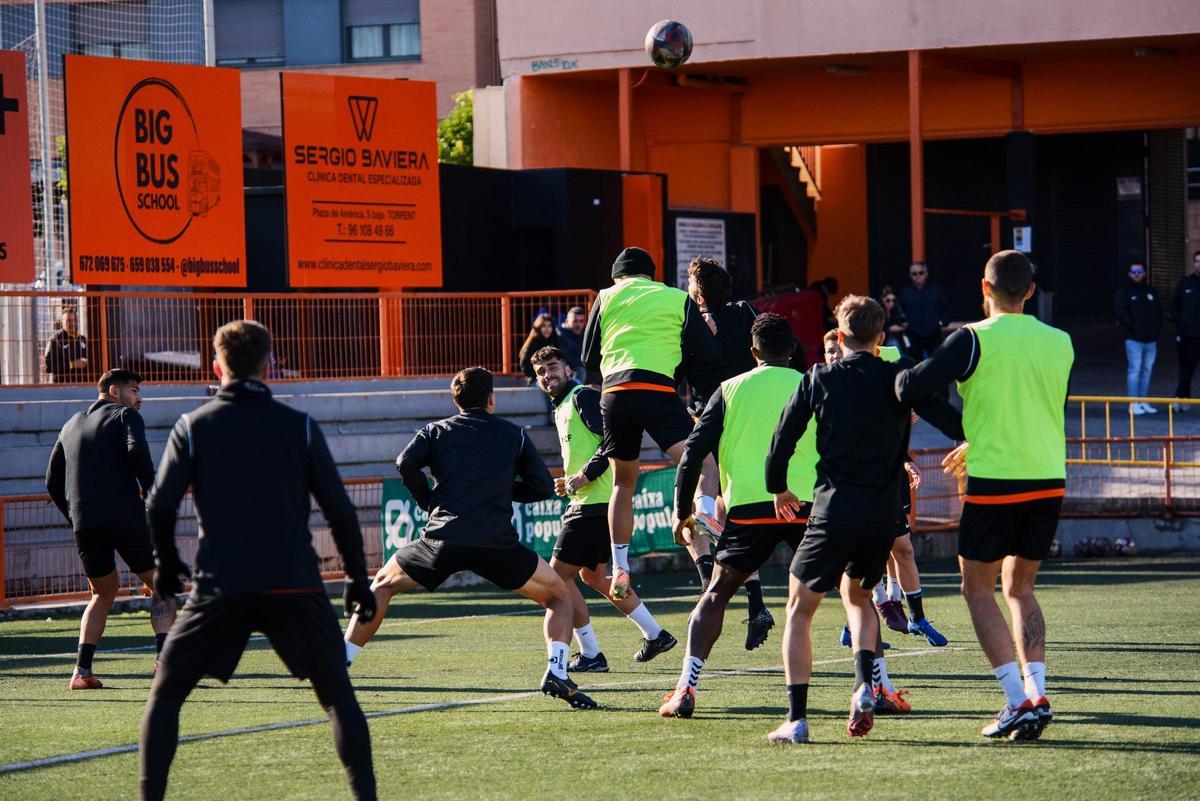 Entrenamiento del Torrent de esta misma mañana preparando el partido del domingo contra el Hércules en San Gregorio.