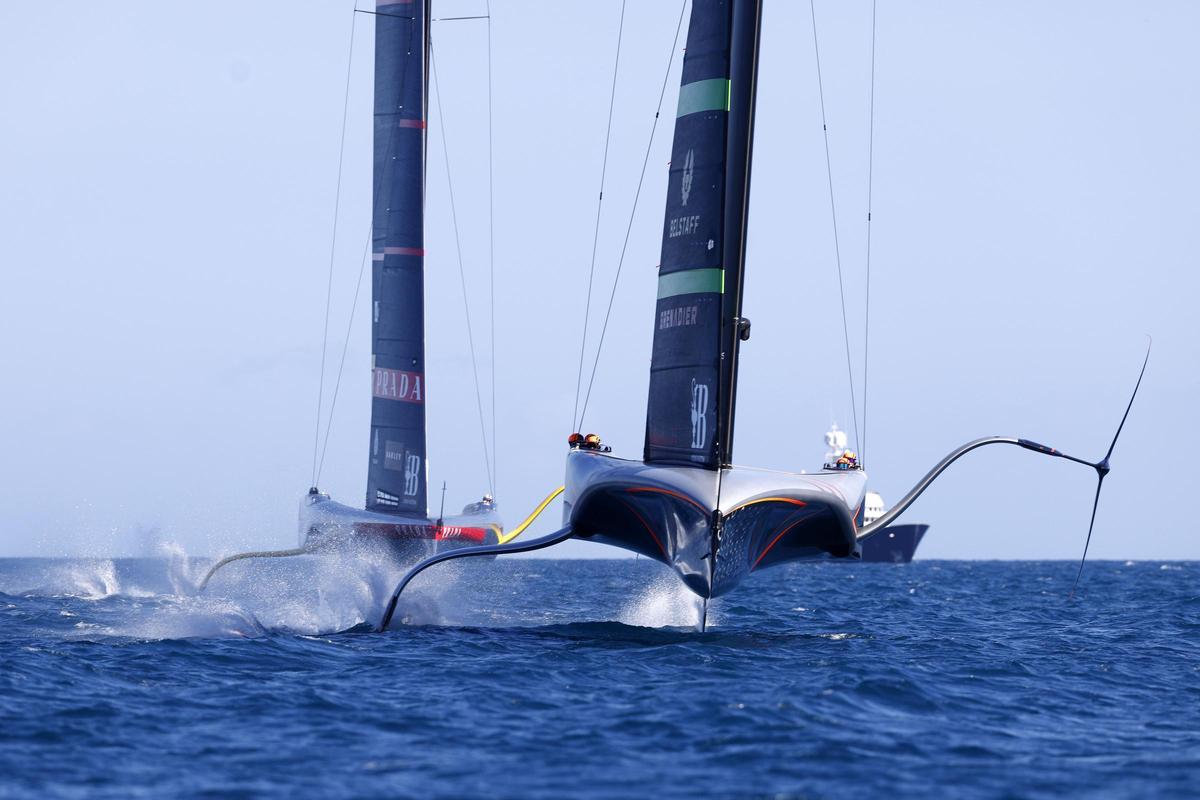 Ineos y Luna Rossa compiten en la final