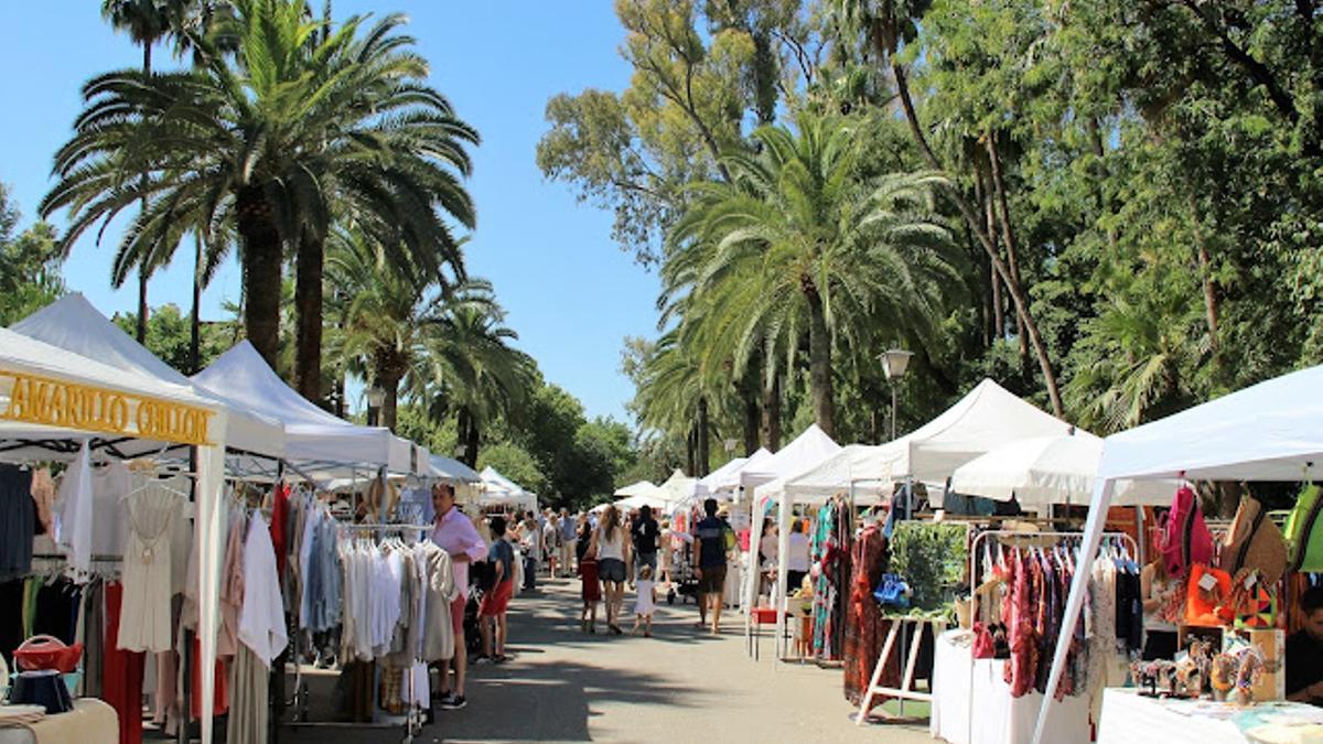 Vistas del mercadillo Zoco en el Parque de María Luisa.