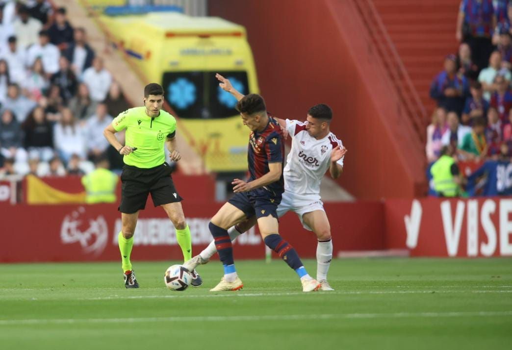 El partido entre el Albacete y el Levante UD, en imágenes