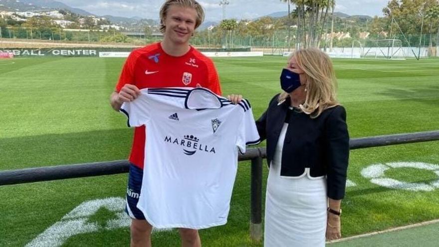 Haaland lucirá la camiseta del Marbella FC