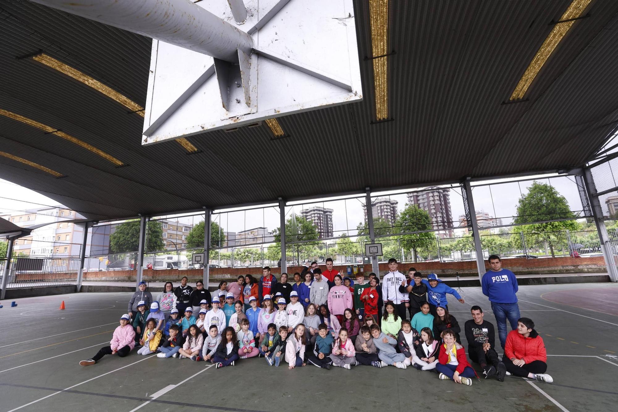 Así es la actividad del colegio Pumarín de Gijón por la inclusión con alumnos del centro de educación especial de Castiello (en imágenes)