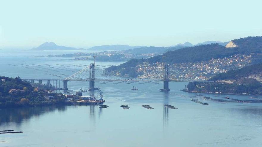 Una vista de la ría de Vigo desde Redondela.  // Marta G. Brea