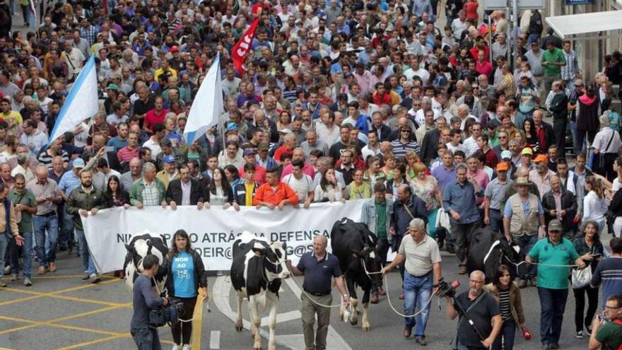 Protesta de los ganaderos en Santiago por los bajos precios de la leche el pasado septiembre.