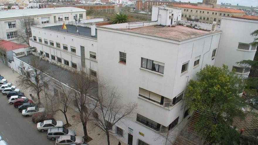 Vecinos exigen el traslado del Centro de Salud de los Pinos