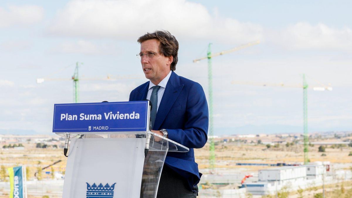 El alcalde de Madrid, José Luis Martínez-Almeida, en el desrrollo urbanístico de Los Berrocales.