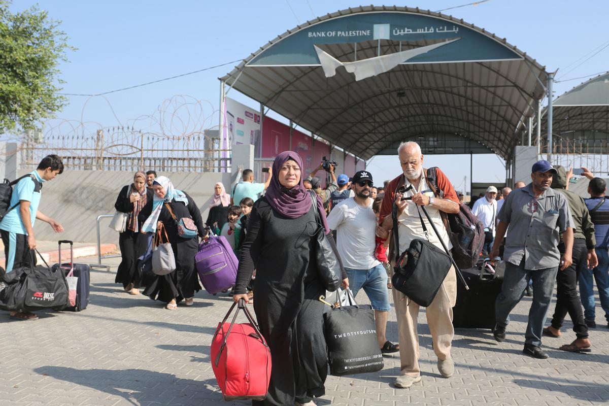 El anestesista español de Médicos Sin Fronteras Raúl Incertis, entre los evacuados de Gaza