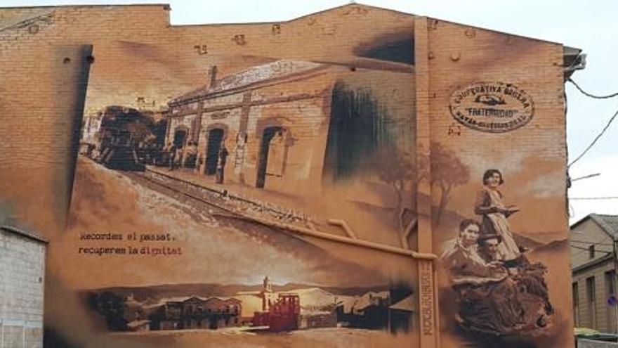 Navàs enllesteix el gran mural amb imatges icòniques del poble