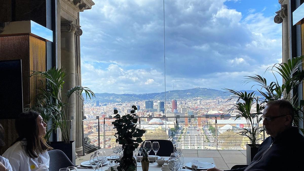 Las vistas sobre Barcelona desde una de las mesas del restaurante Absis, en el MNAC.