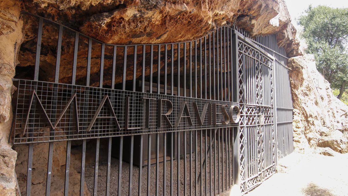 Entrada a la cueva de Maltravieso