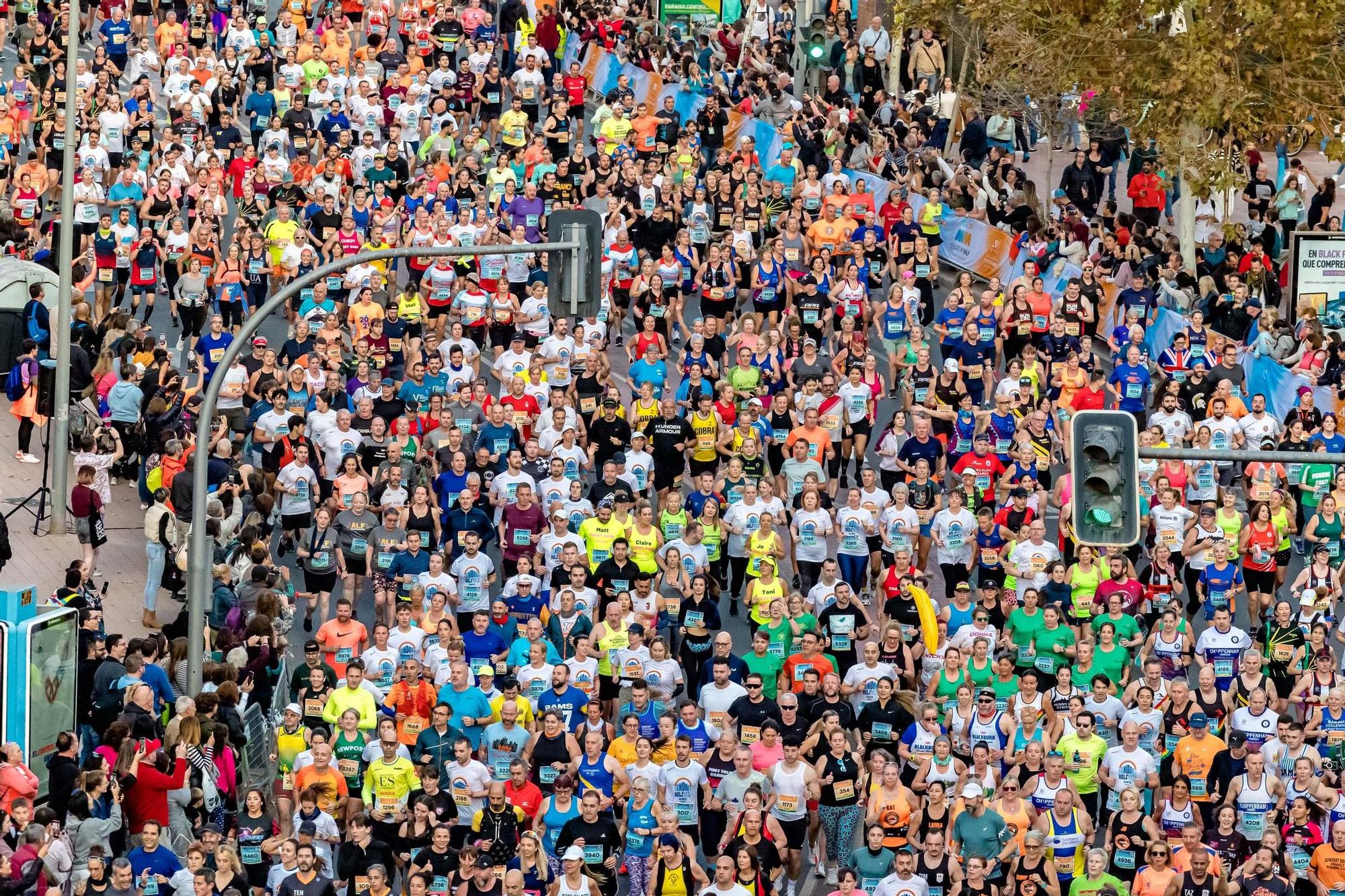 Cerca de 5.000 corredores toman Benidorm.