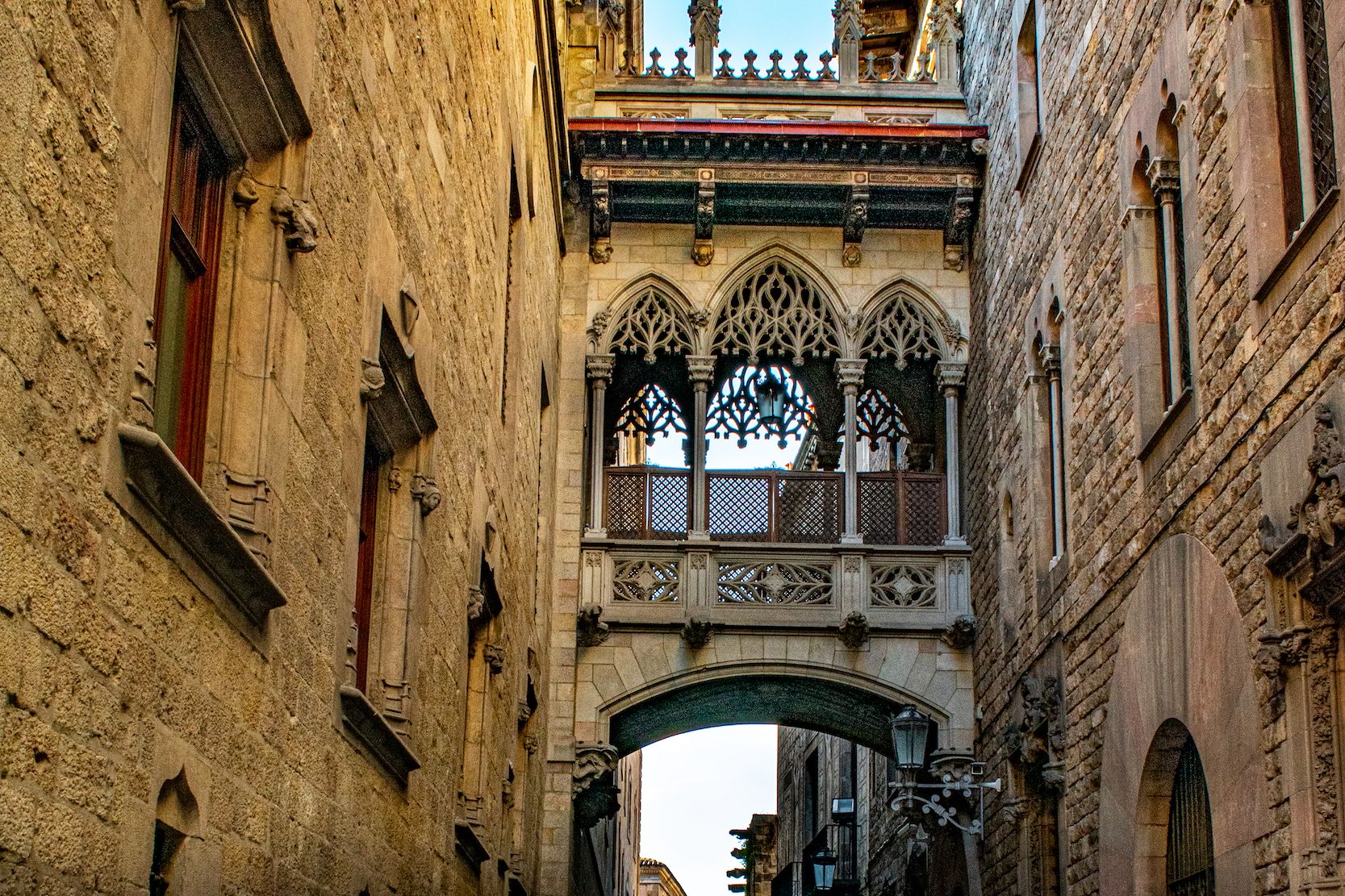 La ciudad de Barcelona acumula siglos de historia