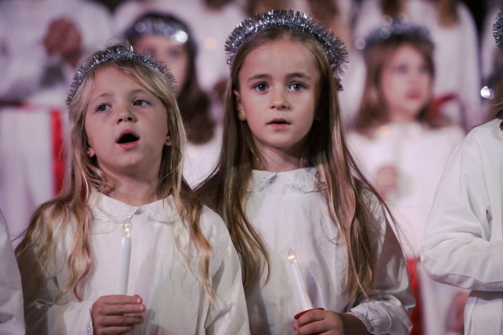 El coro sueco canta a Santa Lucía