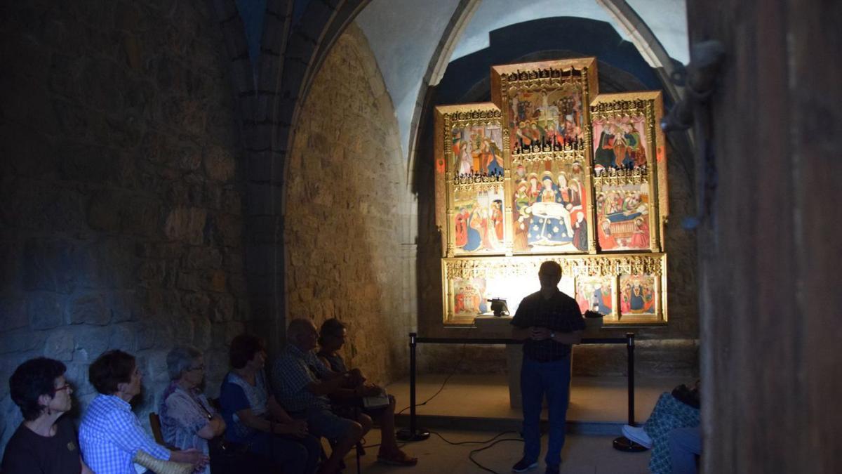Una de les primeres visites a l’interior de la capella de la Pietat | ARNAU VALVERDE