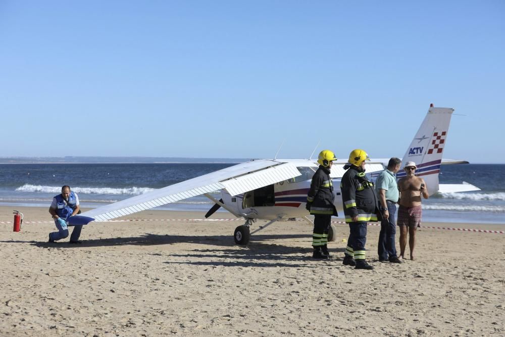 DOS BAÑISTAS MUEREN ARROLLADOS POR UNA AVIONETA ...