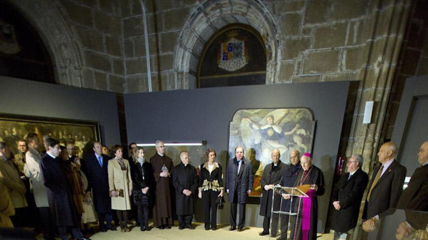 En primer término, algunos de los fondos bibliográficos de la exposición dedicada a Santa Teresa. |