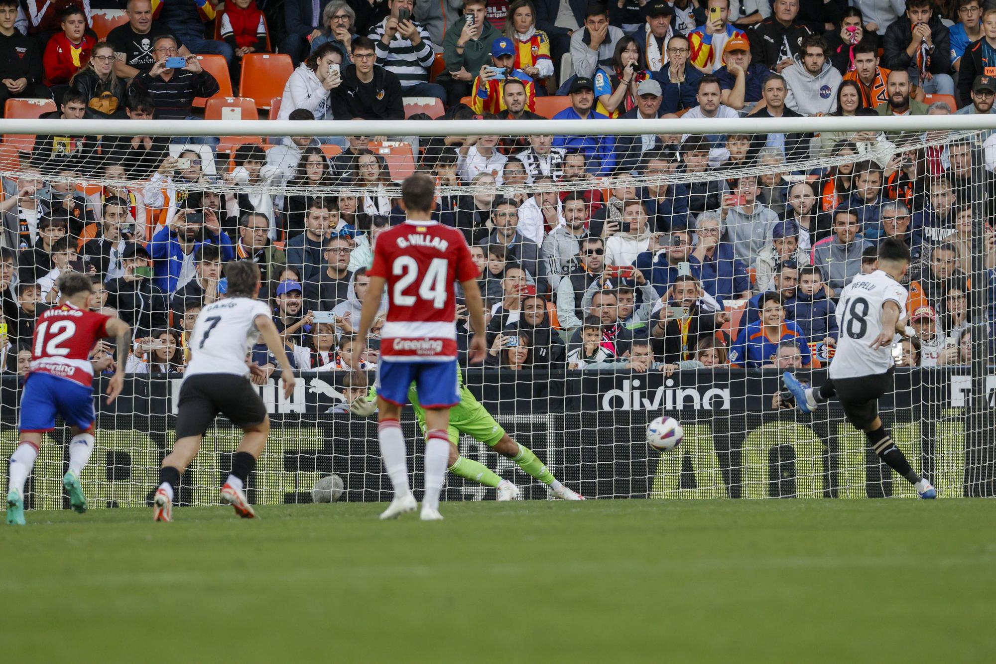 1-0. Pepelu doma a un rudo Granada desde el penalti