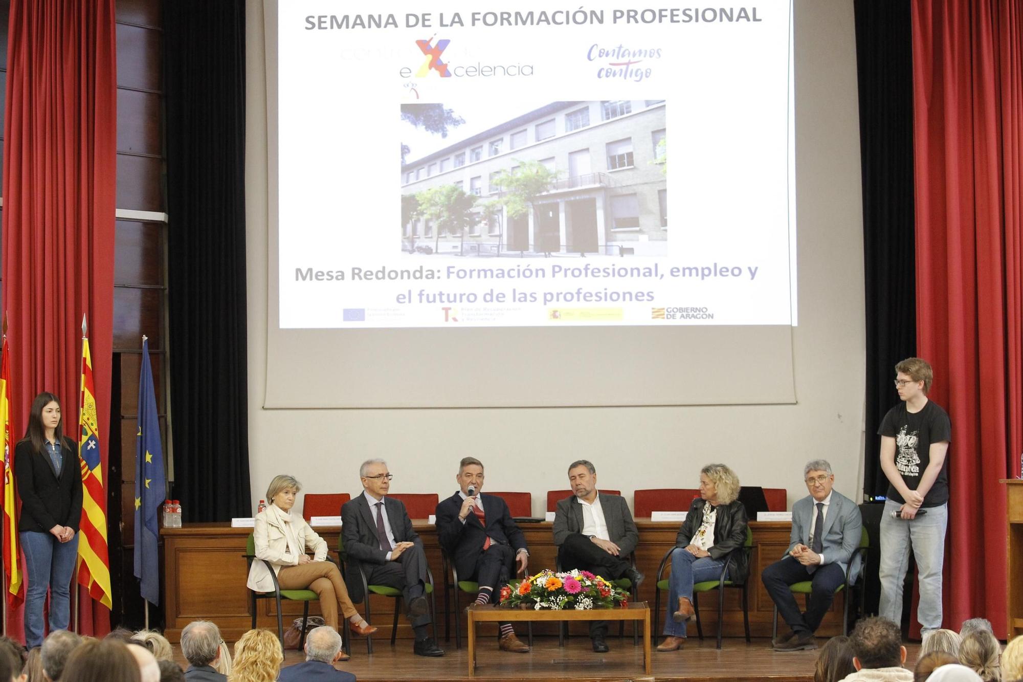 Mesa redonda celebrada el pasado viernes en el CPIFP Corona de Aragón durante la Semana de la FP.