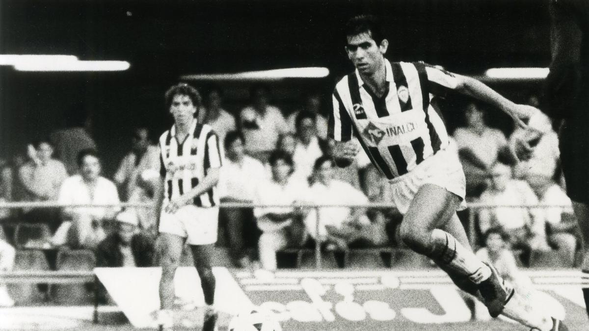Ricardo Escobar, en acción, durante un partido del Castellón en Castalia.