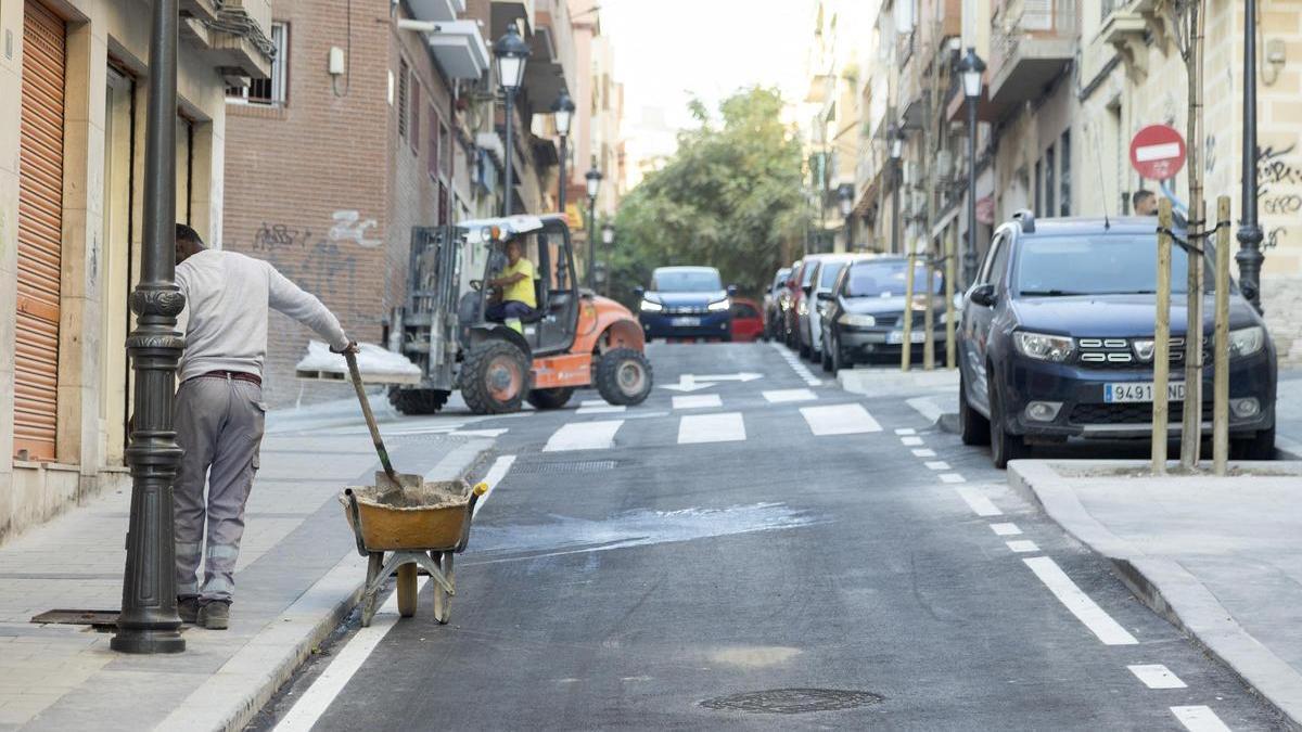 Operarios, el pasado viernes en Marqués de Molins