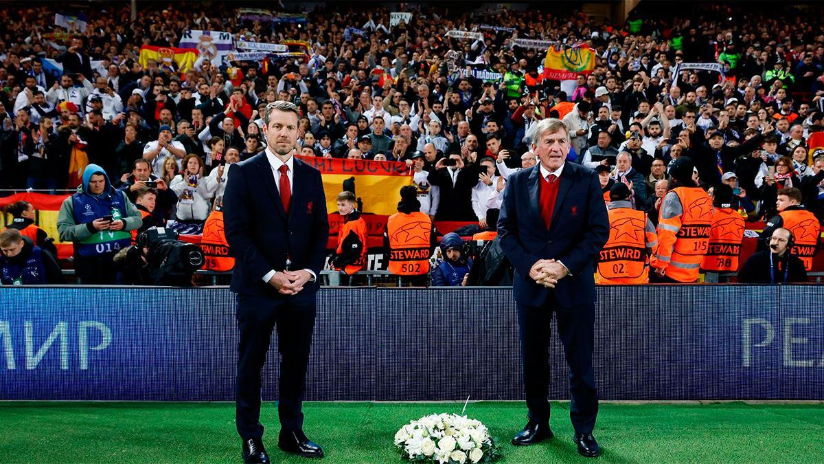 Homenaje del Liverpool a Amancio Amaro