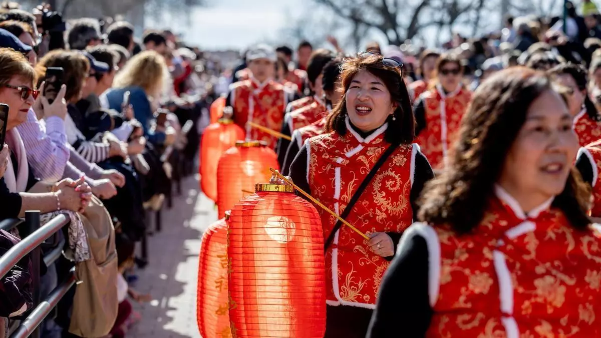 Madrid celebra el gran desfile de Año Nuevo chino en el barrio de Usera