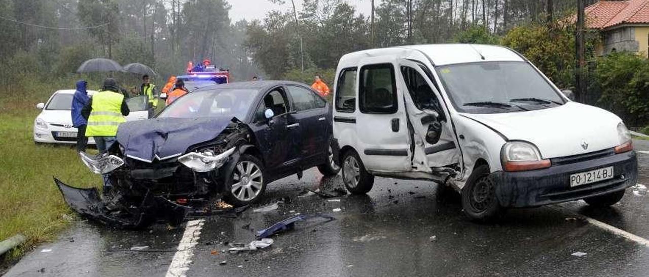 Imagen de archivo de un accidente de tráfico en Godos, en la Nacional 640 en Caldas. // Noé Parga