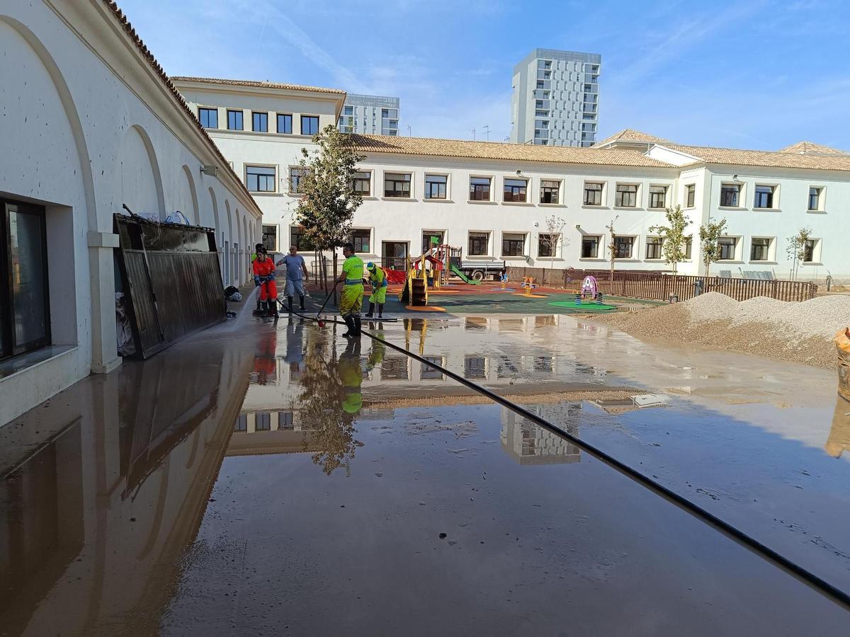 Limpieza del colegio de La Torre.