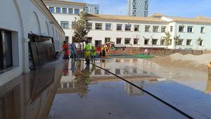 Més de 22.000 estudiants tornen a classe a València després del temporal