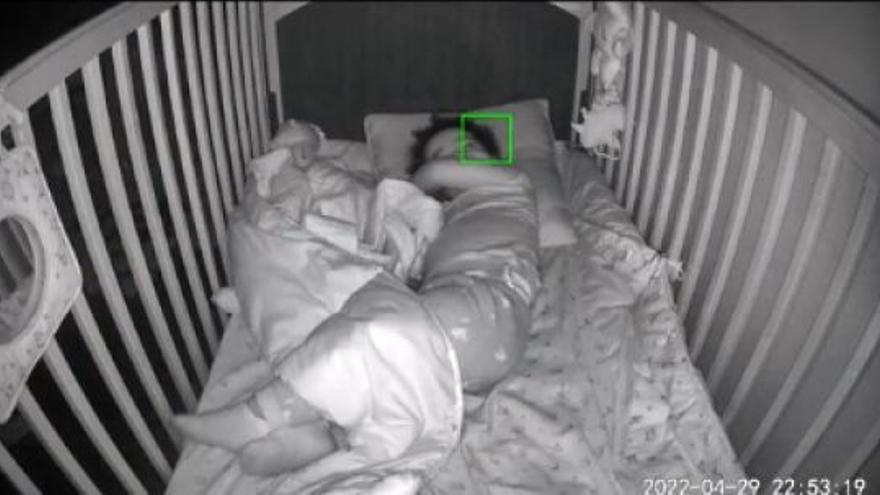 El inquietante vídeo con el que una madre “demuestra” que un fantasma molesta a su hijo por las noches