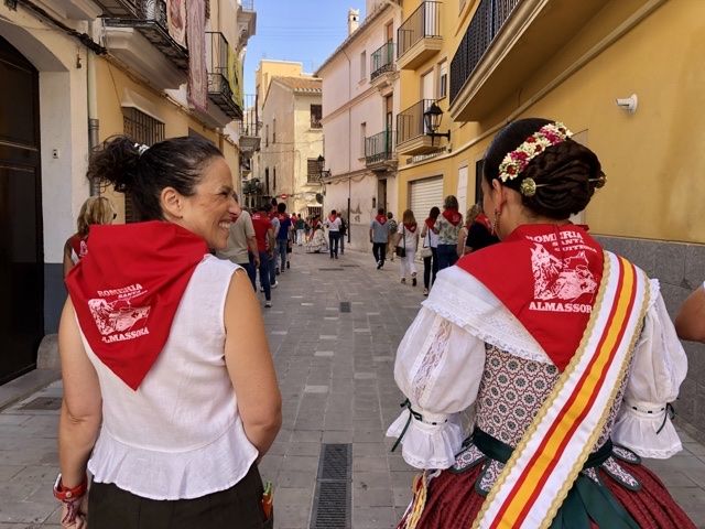 Miles de romeros acompañan a Santa Quitèria en la ‘tornà’ de Almassora