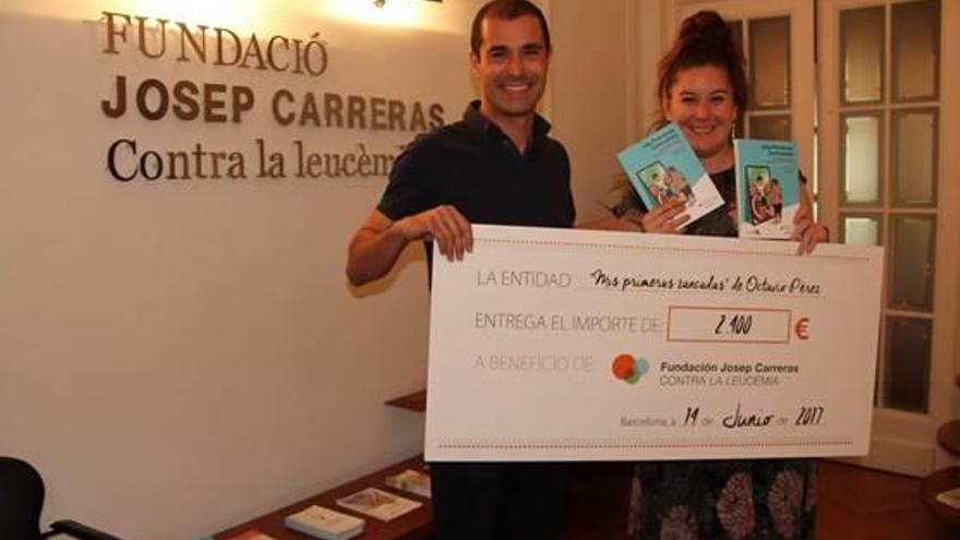 Octavio Pérez dona la venta del libro a Fundació Carreras