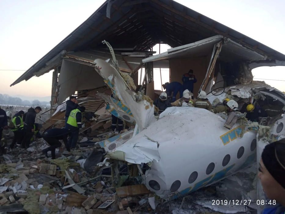 Al menos 12 muertos en un accidente aéreo en Almatý, Kazajistán