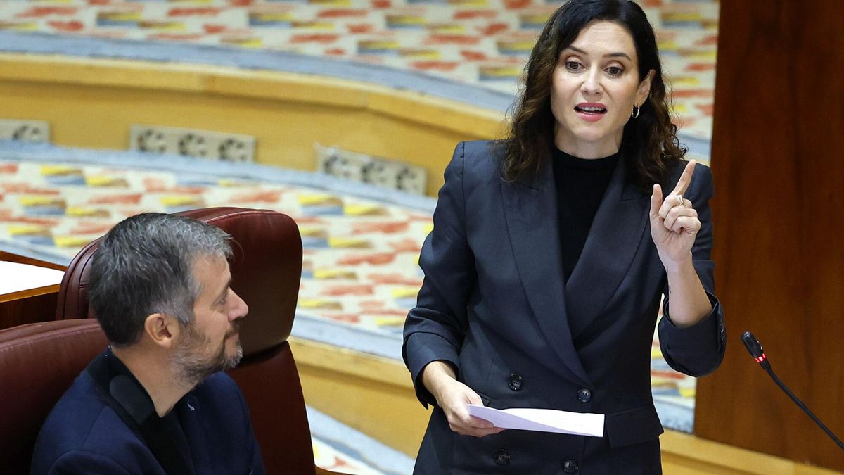 "Aquí escondían al hermano de Sánchez": la placa irónica que propone Ayuso como respuesta a la polémica sobre la Real Casa de Correos