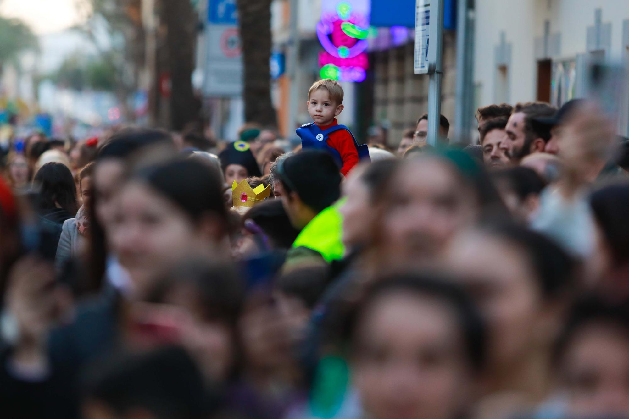 Todas las imágenes de la rúa de carnaval 2023 en Santa Eulària