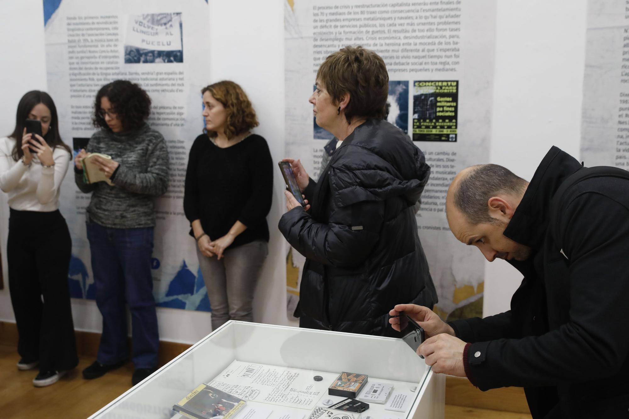 Exposición sobre "Dixebra" en el Antiguo Instituto de Gijón