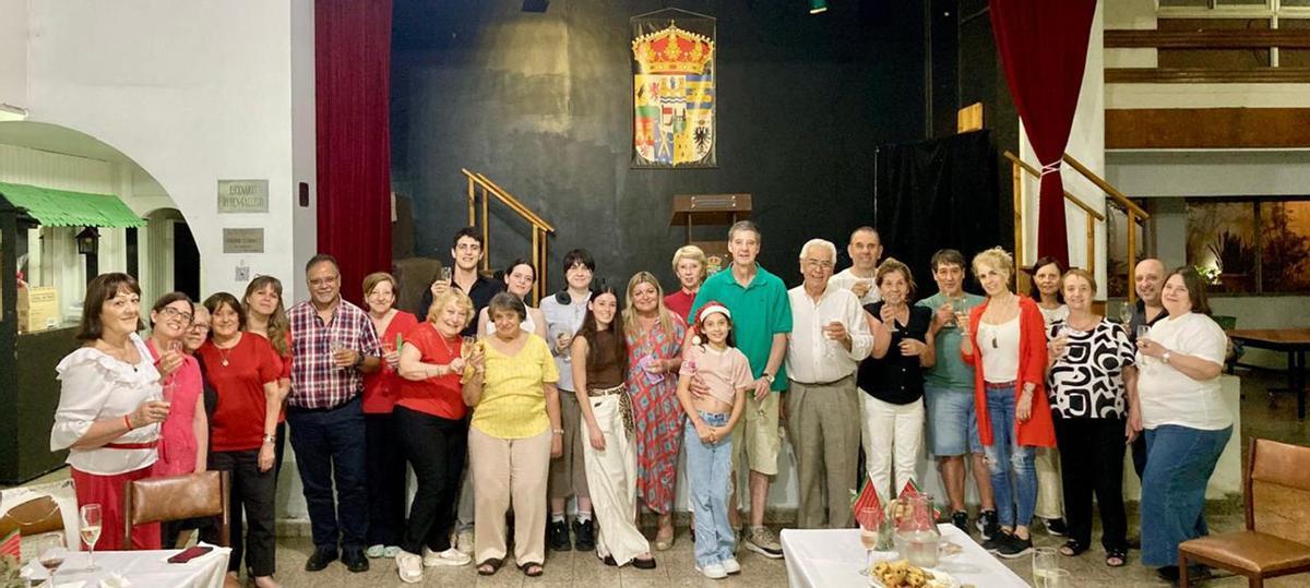 Reunión de varios miembros del Centro Zamorano de Buenos Aires. Entre ellos, Néstor Seijas, presidente del centro.