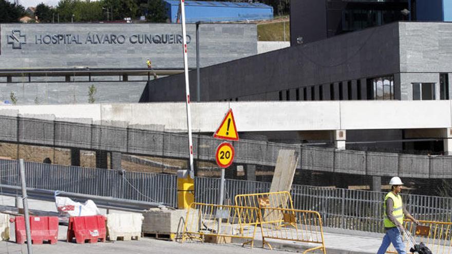 Obras en el hospital Álvaro Cunqueiro, antes de su apertura. // Marta G. Brea