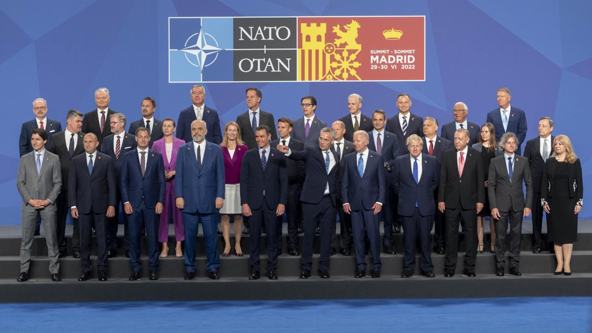 Fotografía de familia de los mandatarios minutos antes del comienzo de la Cumbre de la OTAN 2022 en Madrid.