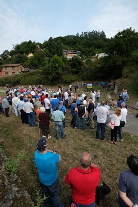 Homenaje a los mineros muertos en el accidente del pozo Santo Tomás de Turón